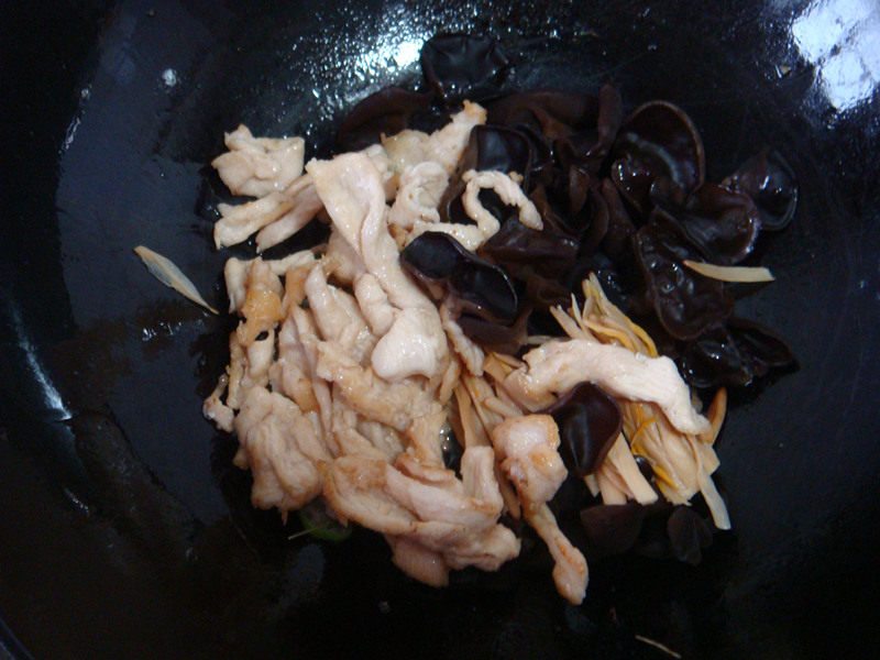 Steps for making Sautéed Chicken with Wood Ear Mushrooms in Vinegar Sauce