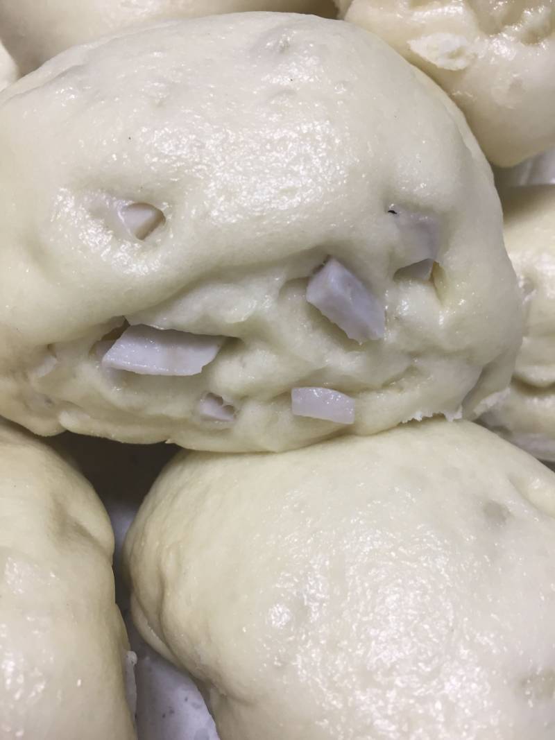 Fresh Milk and Taro Steamed Bun