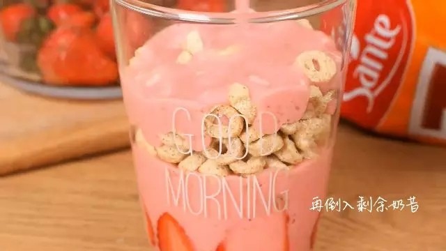 Steps for Making Strawberry Milkshake