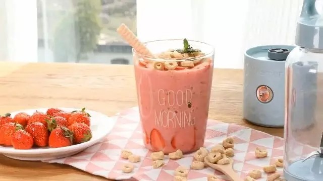 Steps for Making Strawberry Milkshake