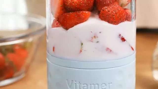 Steps for Making Strawberry Milkshake