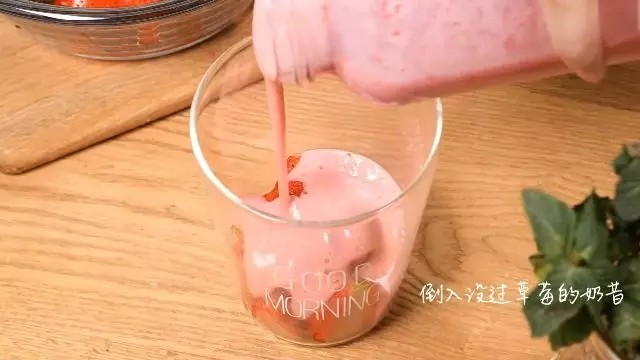 Steps for Making Strawberry Milkshake