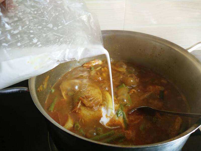 Steps for making Curry Seafood