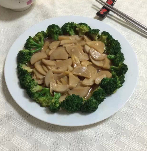 Steps for Stir-Fried Broccoli with King Oyster Mushrooms