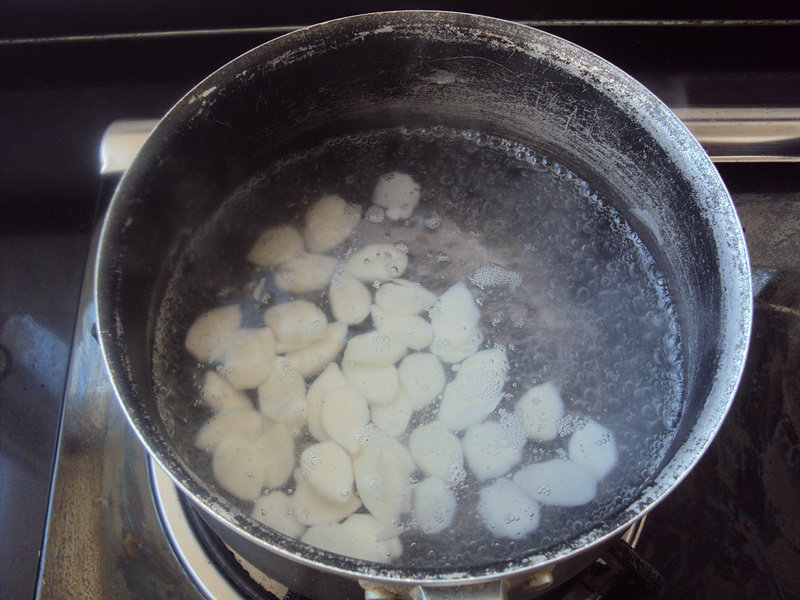 Steps to Make Daffodils