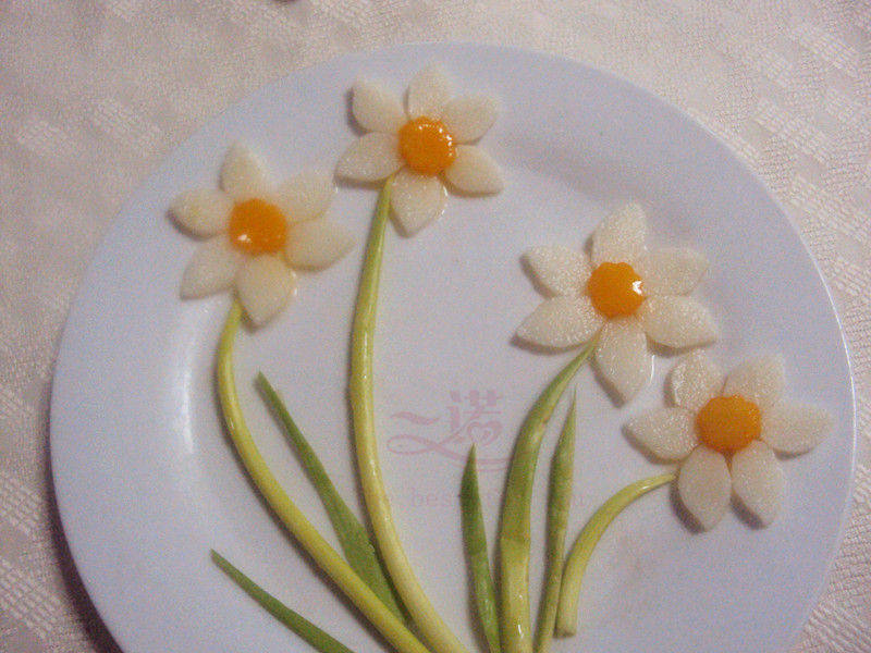 Steps to Make Daffodils