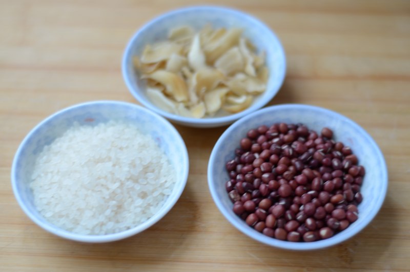 Steps for Making Rice Lily Red Bean Milk