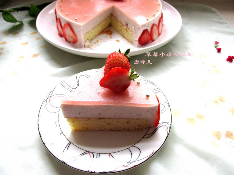 Step-by-step Instructions for Making Strawberry Fresh Mousse Cake