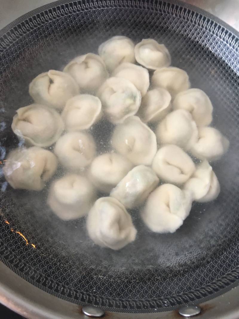 Step-by-Step Cooking Instructions for Steamed Shrimp Dumplings with Wrappers