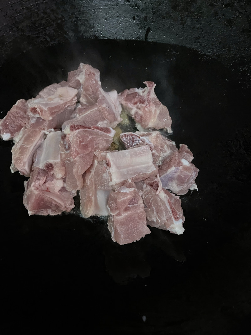 Steps for Cooking Braised Pork Ribs with Shrimp