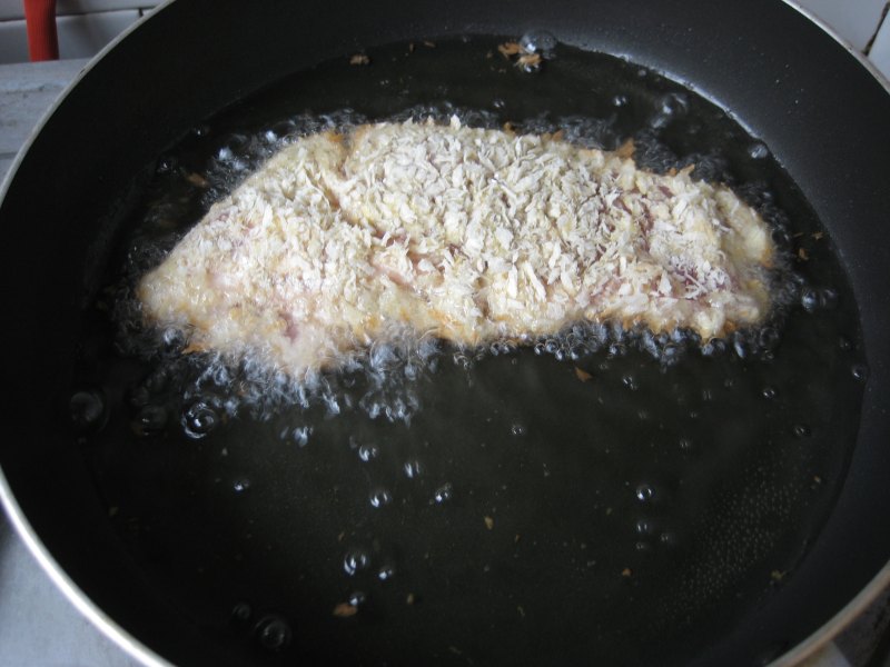 Steps for Making Crispy Fried Pork Chop