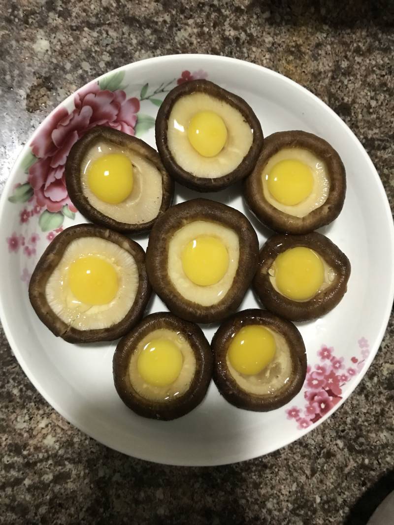 Steps for Making Steamed Quail Eggs with Mushrooms