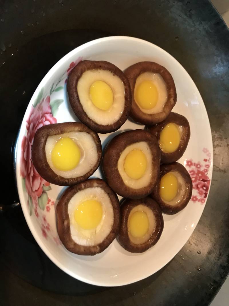 Steps for Making Steamed Quail Eggs with Mushrooms