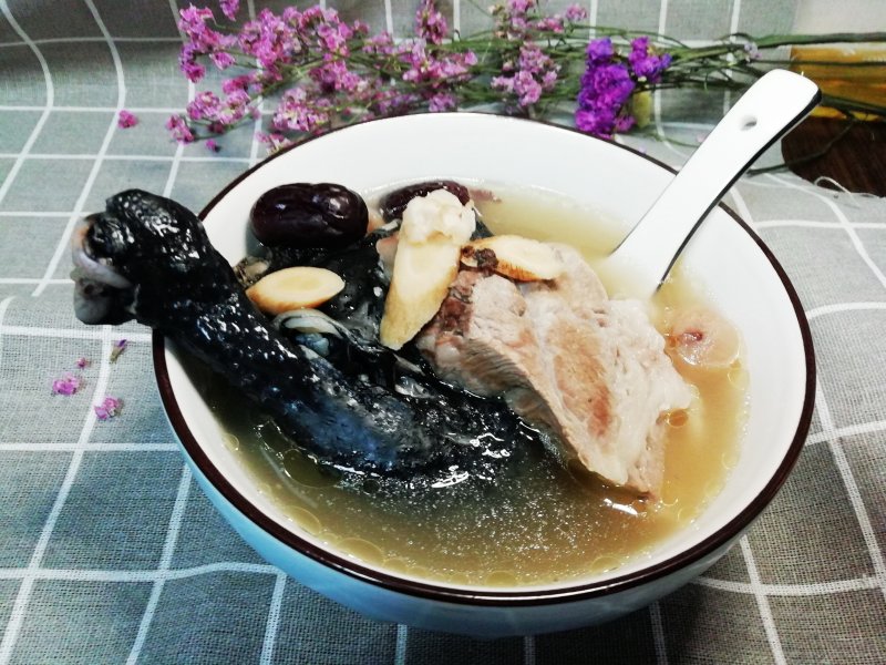 Winter Warm Soup: American Ginseng Black Chicken Soup