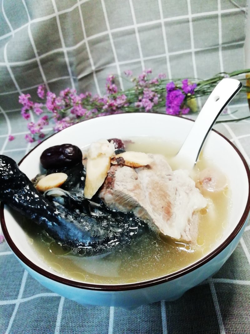 Winter Warm Soup: American Ginseng Black Chicken Soup