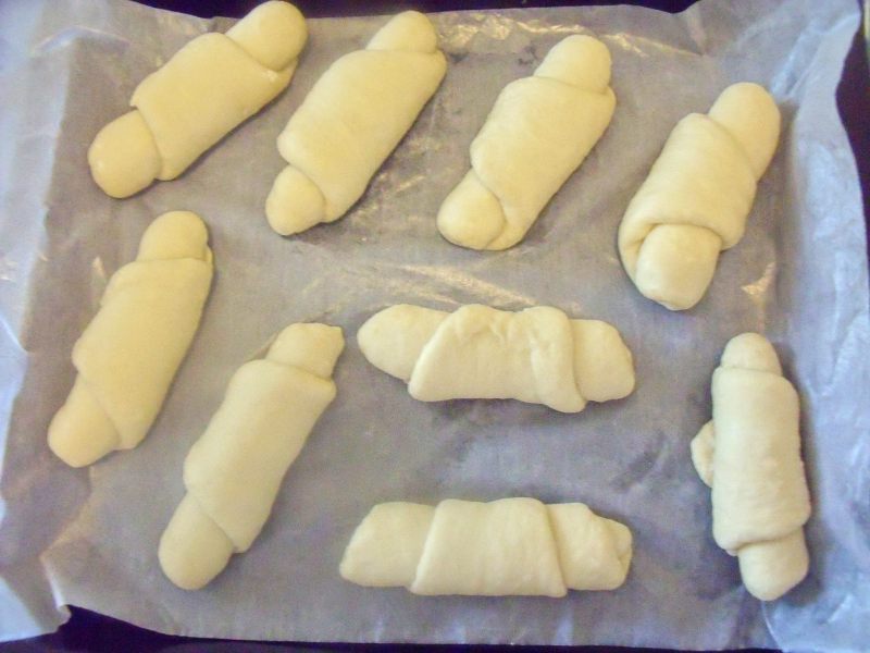 Steps for Cooking Breakfast Butter Rolls