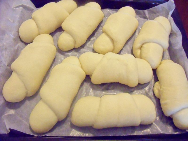 Steps for Cooking Breakfast Butter Rolls