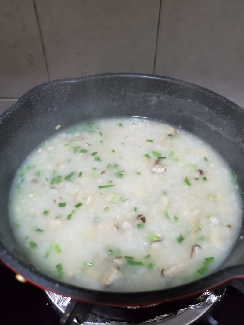 Step-by-Step Cooking of Mushroom and Chicken Congee