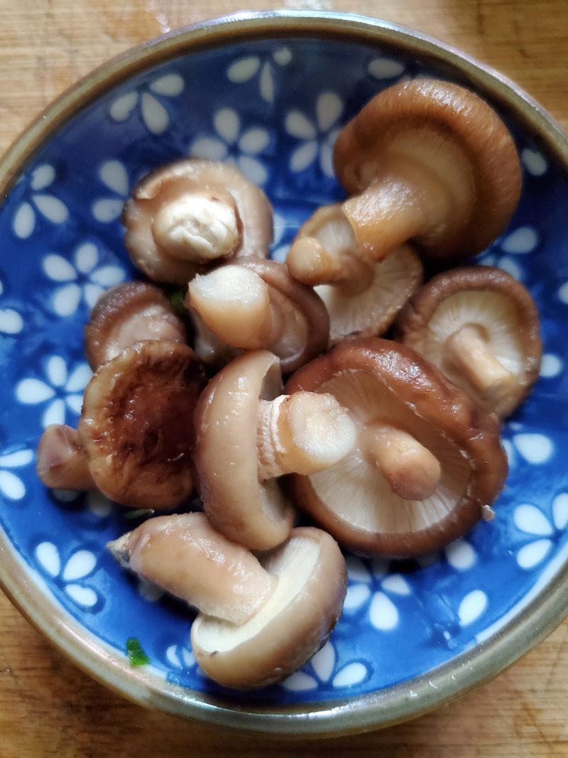 Step-by-Step Cooking of Mushroom and Chicken Congee