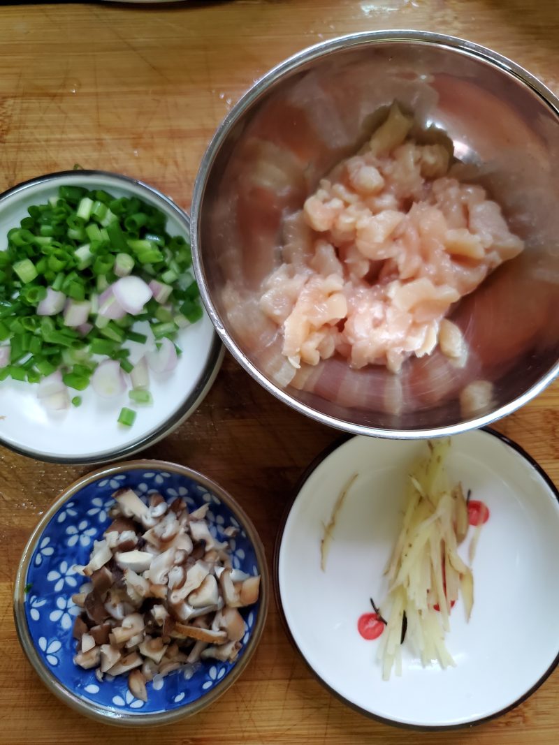 Step-by-Step Cooking of Mushroom and Chicken Congee