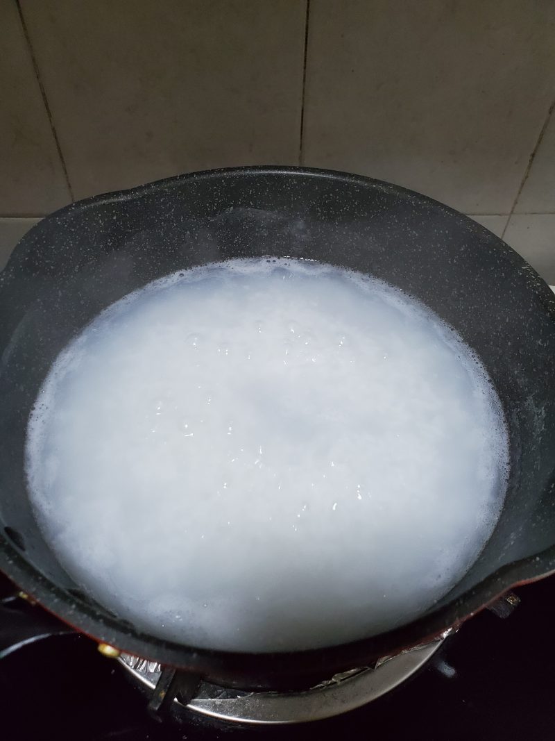 Step-by-Step Cooking of Mushroom and Chicken Congee