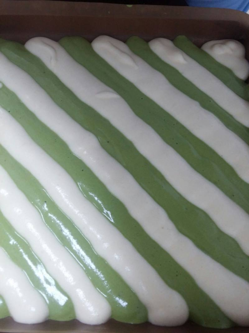 Steps for Making Two-Tone Towel Cake Roll