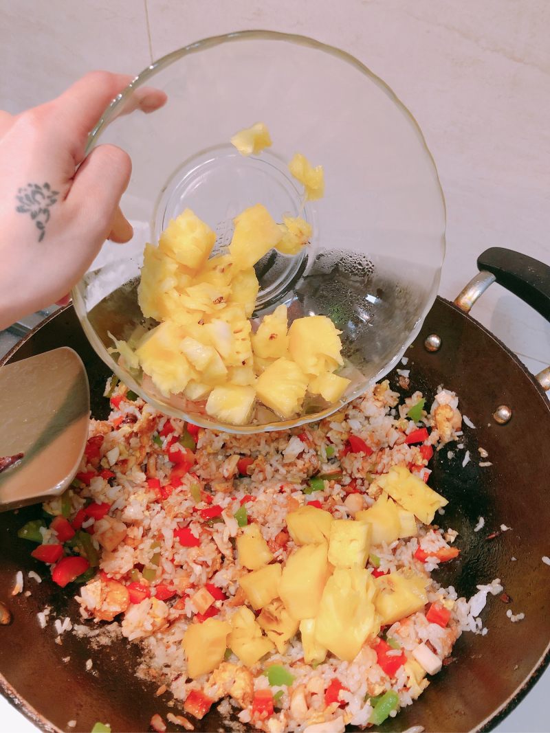 Steps for Making Colorful Pineapple Rice