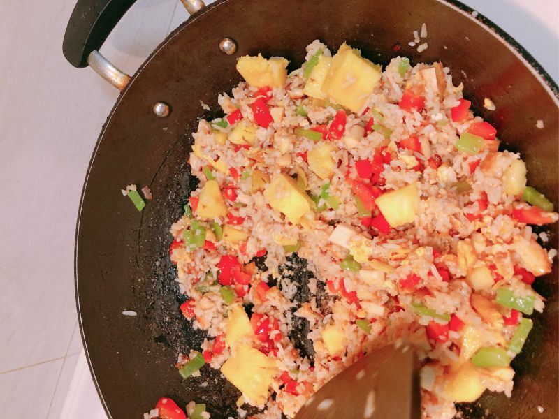 Steps for Making Colorful Pineapple Rice