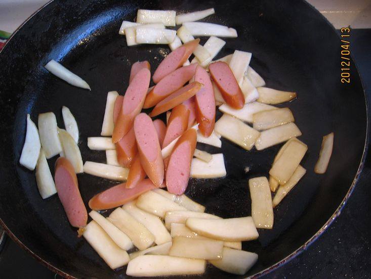 Steps for Stir-fried Dutch Beans with Enoki Mushrooms