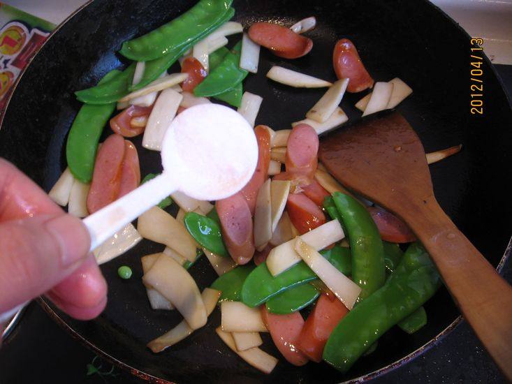 Steps for Stir-fried Dutch Beans with Enoki Mushrooms