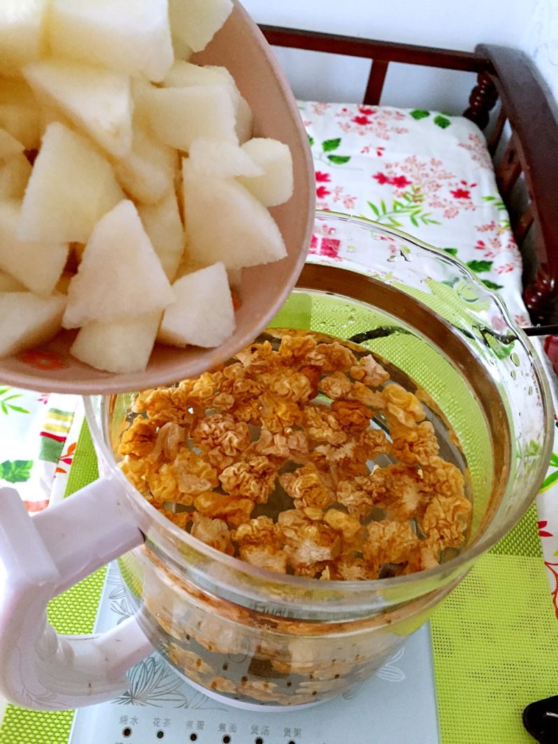 Steps to Make Snow Pear and Tremella Sweet Soup