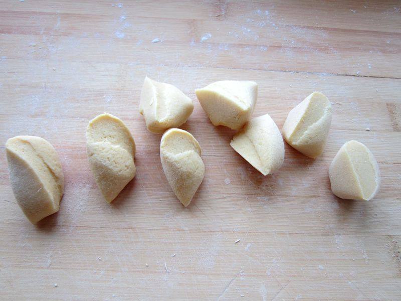 Cornmeal Radish Steamed Dumplings Preparation Steps