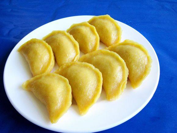 Cornmeal Radish Steamed Dumplings