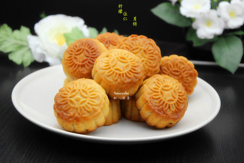 Guangdong Lemon Mixed Nut Mooncake