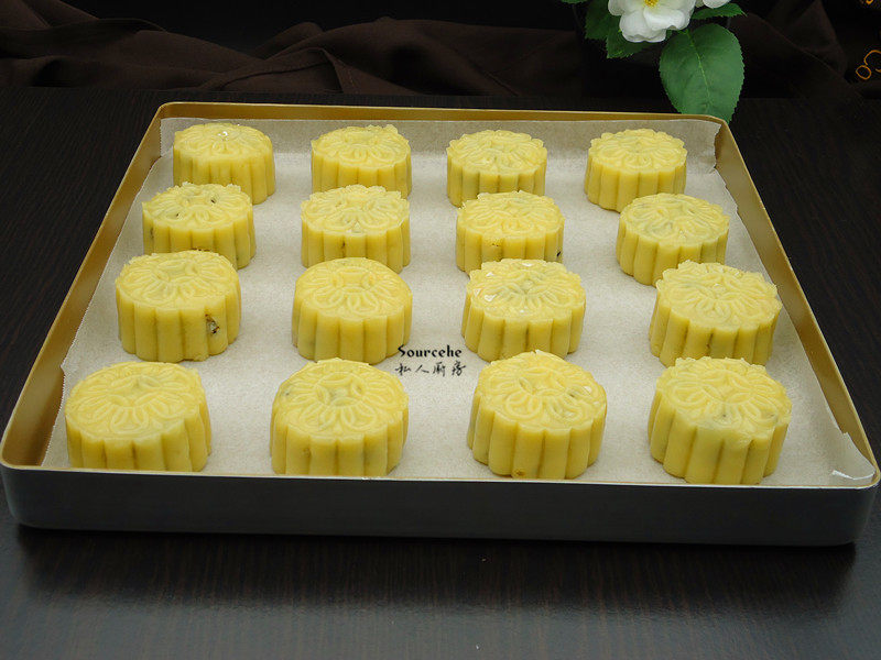 Steps for Making Guangdong Lemon Mixed Nut Mooncake