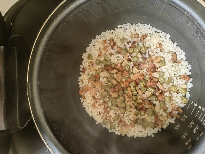 Steps for Cooking Chinese Sausage and Vegetable Rice