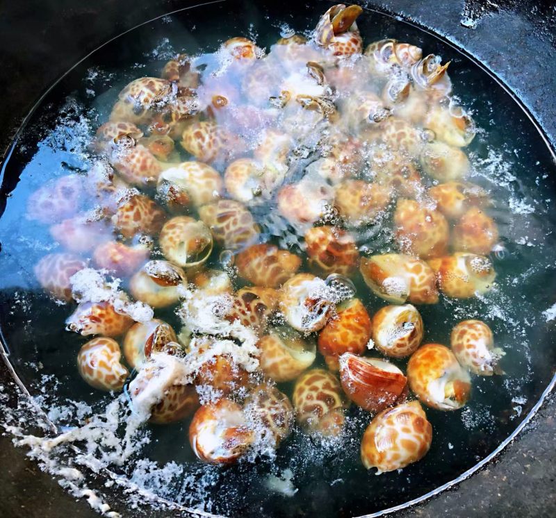 Steps for Making Spicy Stir-Fried Snails