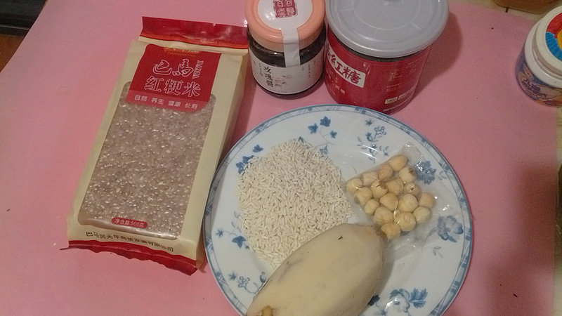 Steps for making Rose-scented Red Rice and Lotus Root Porridge