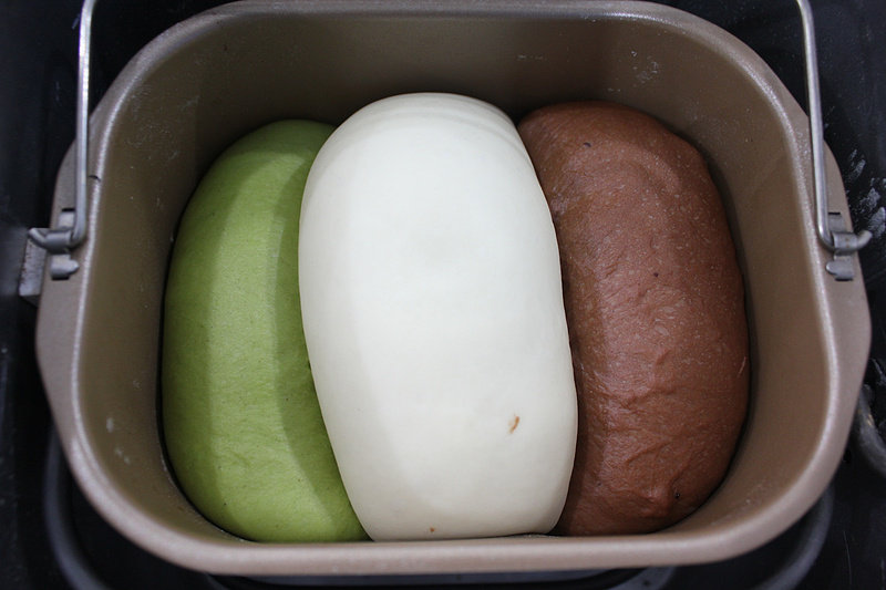 Steps for Making Warm-hearted Three-color Bread