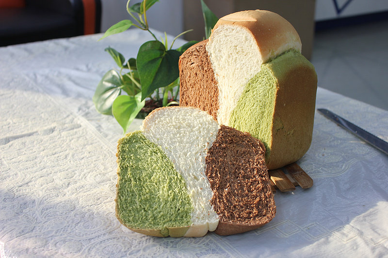 Steps for Making Warm-hearted Three-color Bread