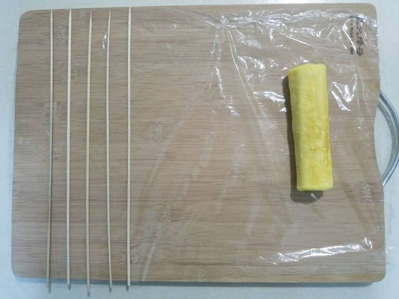 Steps for making Sakura Tamagoyaki