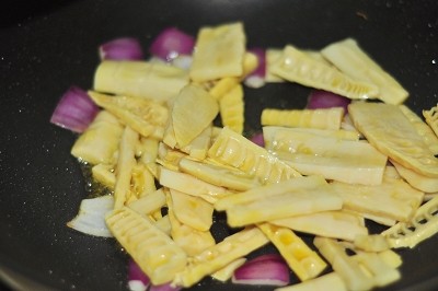 Steps for Cooking Stir-fried Winter Mushrooms and Bamboo Shoots