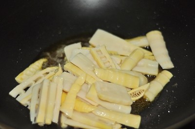 Steps for Cooking Stir-fried Winter Mushrooms and Bamboo Shoots