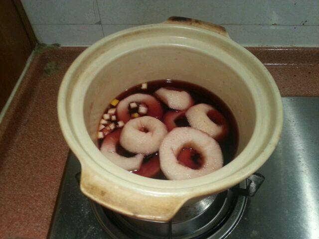 Steps for Making Red Wine Stewed Pears