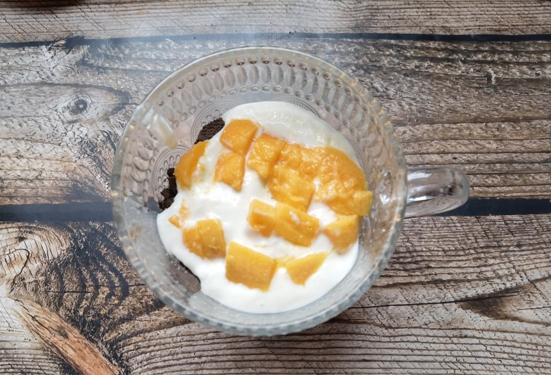 Steps for Making Oreo Mango Granola Yogurt Cup