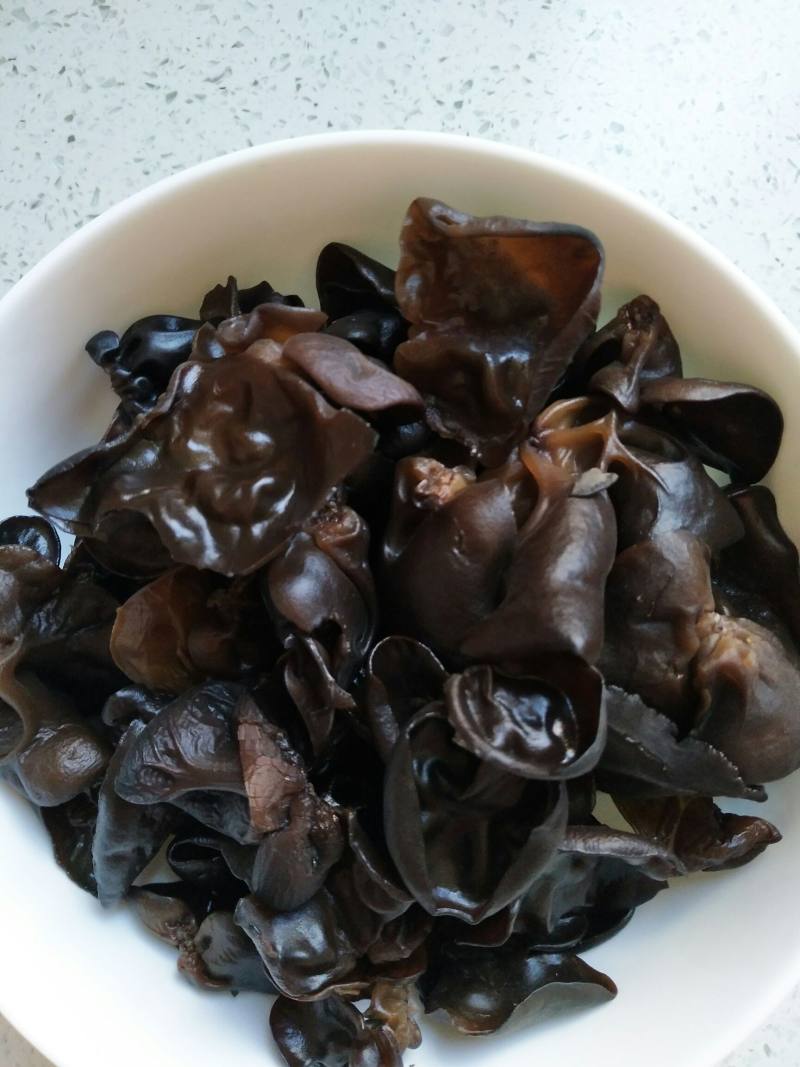 Steps for Making Chinese Black Fungus Salad with Aged Vinegar