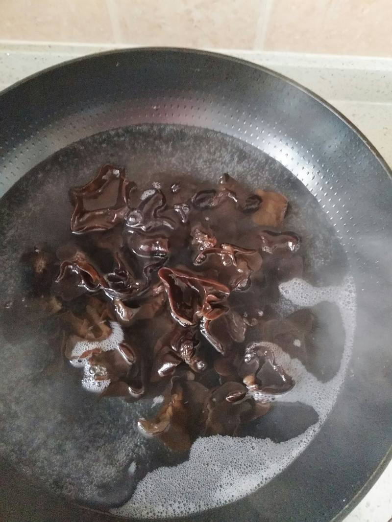 Steps for Making Chinese Black Fungus Salad with Aged Vinegar