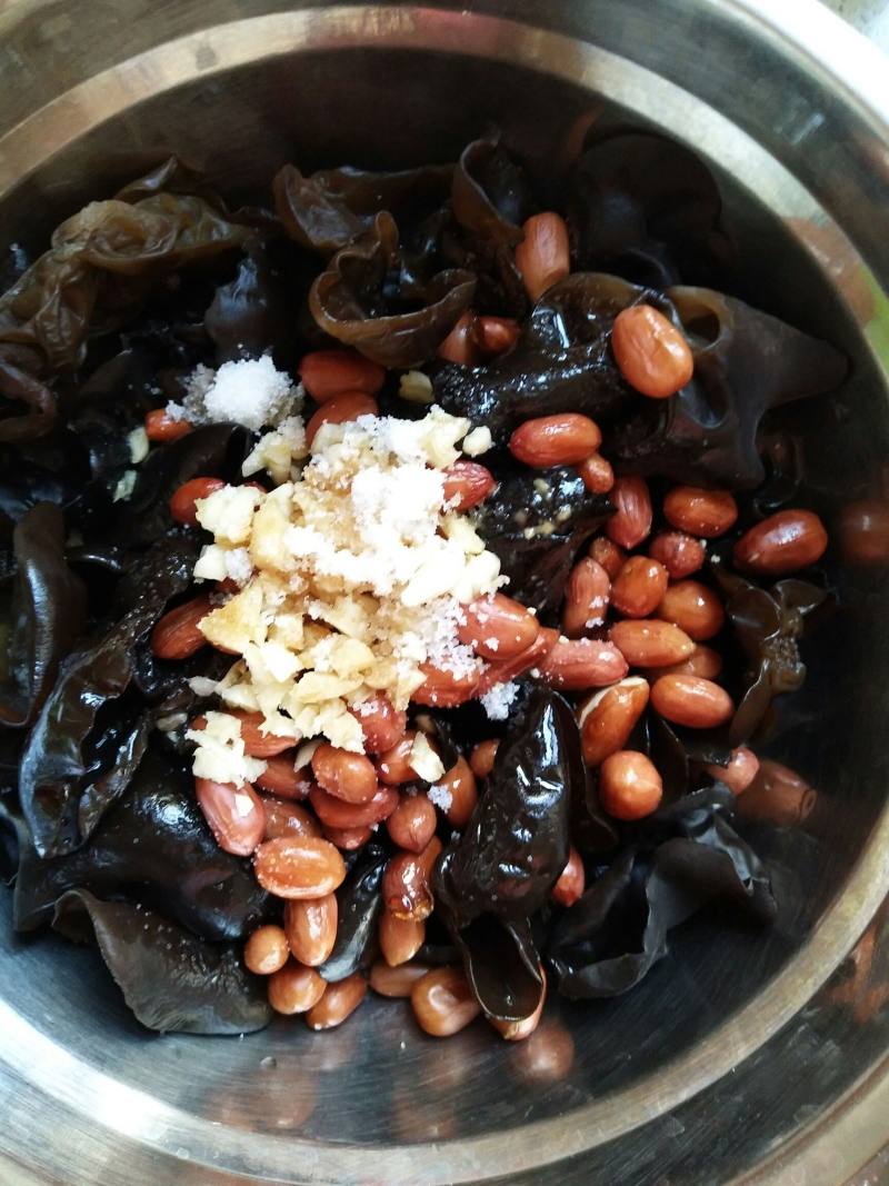 Steps for Making Chinese Black Fungus Salad with Aged Vinegar