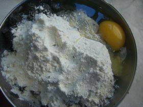 Steps for Making Black Sesame Salted Biscuits