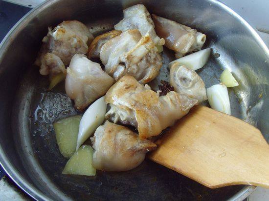 Beer-Braised Pig's Trotters Cooking Steps